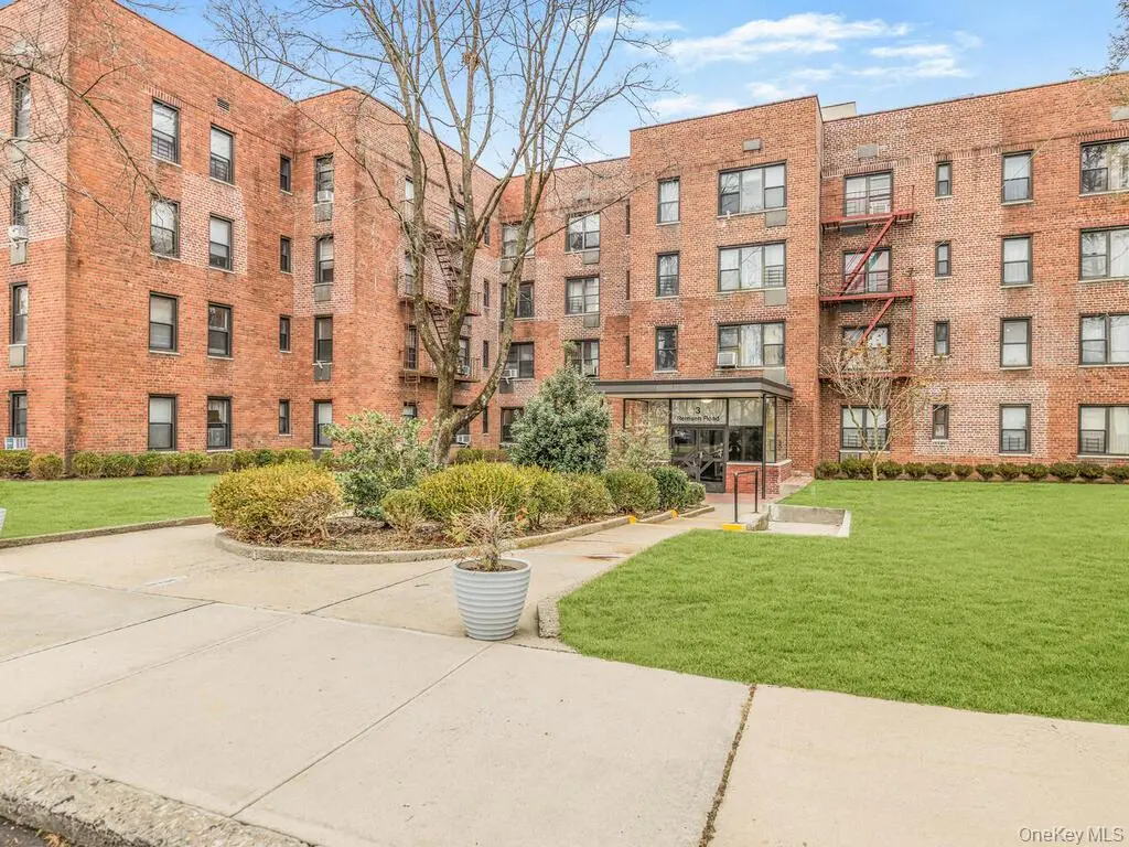 3 Remsen RD #4A, Yonkers, NY 10710