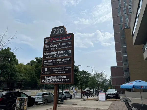 720 Spadina AVE #311, Toronto C01, ON M5S 2T9
