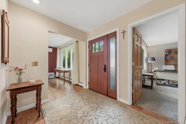 2 Woodcrest DR, Hopewell Junction, NY 12533