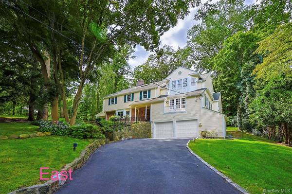 38 The Oaks, Roslyn, NY 11576