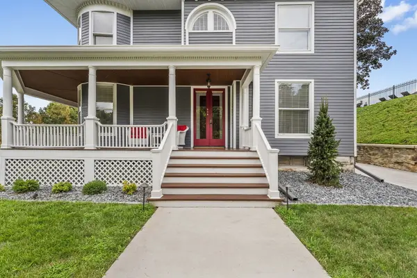 824 College AVE, Davenport, IA 52803