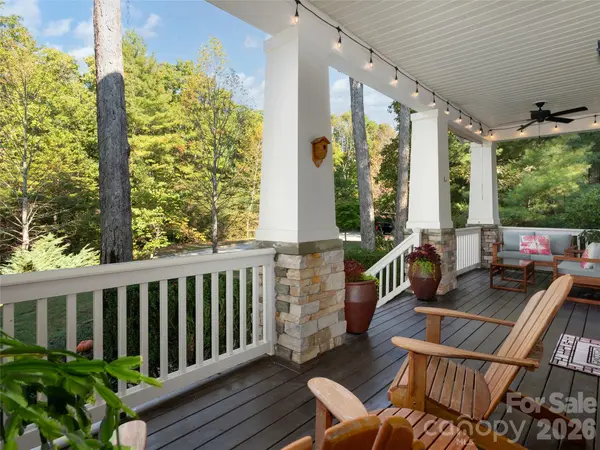 302 Yellowood LN, Asheville, NC 28803