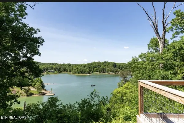 2145 Stillhouse Rd, Dandridge, TN 37725