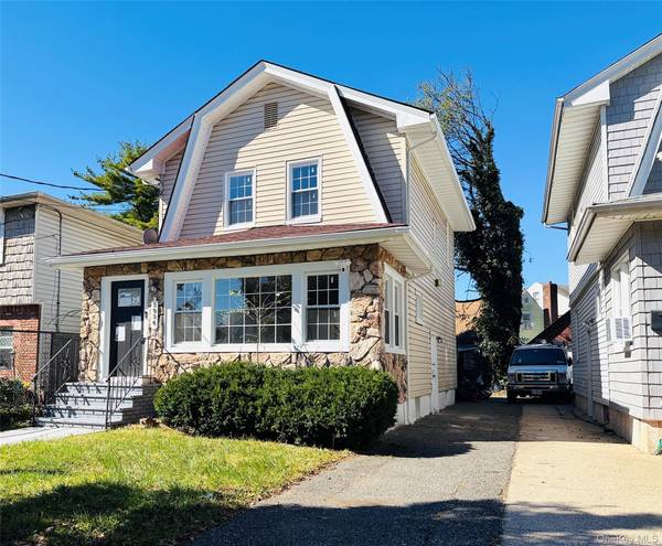 9934 Bellaire PL, Queens Village, NY 11429