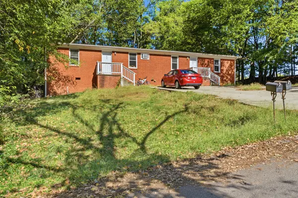 896 Locust Dr, Clarksville, TN 37040