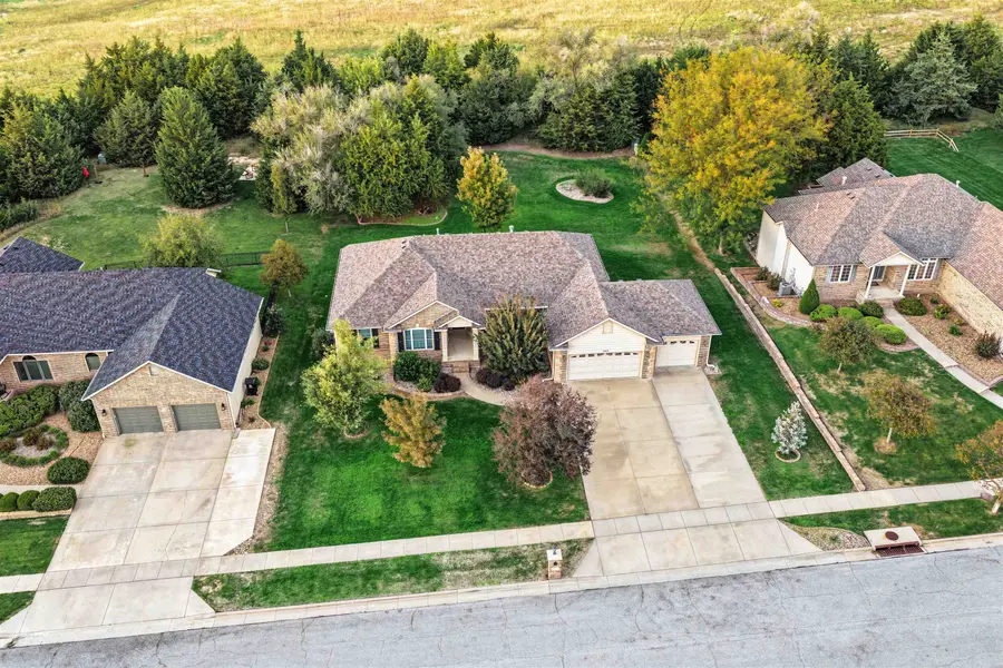 2213 Pinecrest Cir., Salina, KS 67401