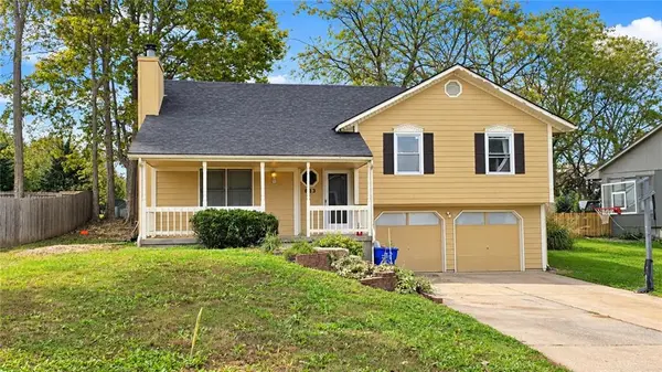 833 NE BRISTOL DR, Lee's Summit, MO 64086