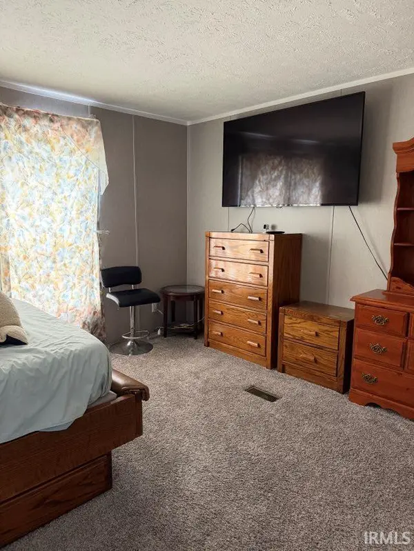 8205 E Sycamore RD, Bloomfield, IN 47424