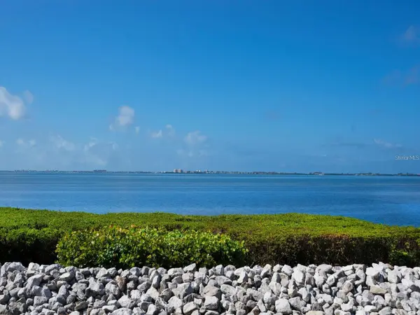 4533 BAY CLUB DR, Bradenton, FL 34210