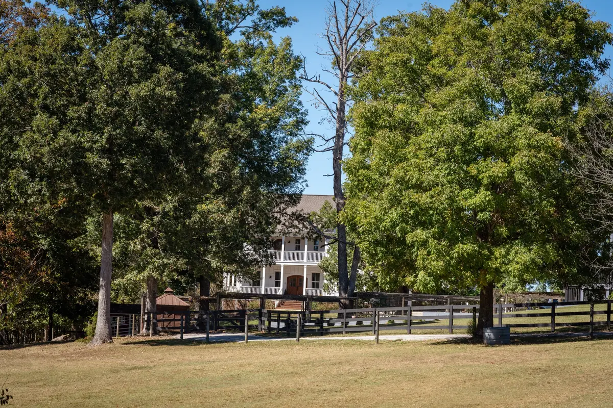 4325 Cave Springs Rd, Columbia, TN 38401