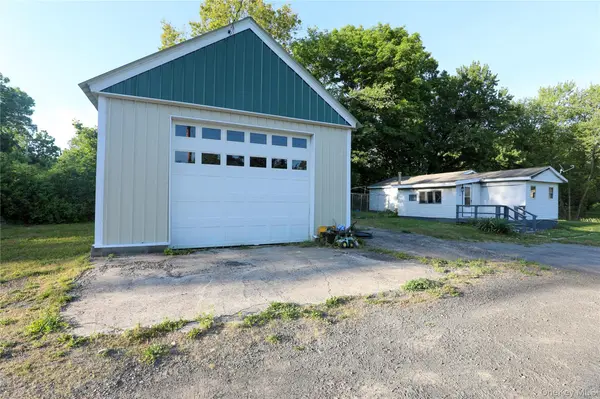 75 Walton LN, Hurley, NY 12443