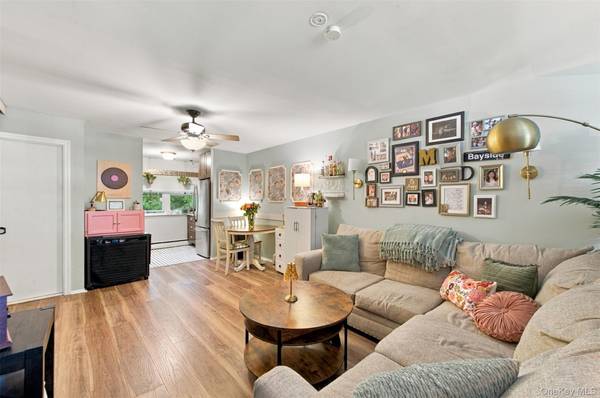 142 Church ST #3D, Kings Park, NY 11754