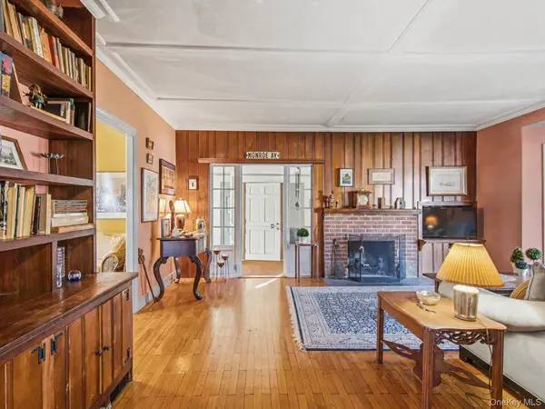 241 Bayville AVE, Bayville, NY 11709