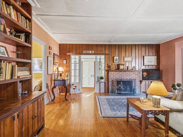 241 Bayville AVE, Bayville, NY 11709