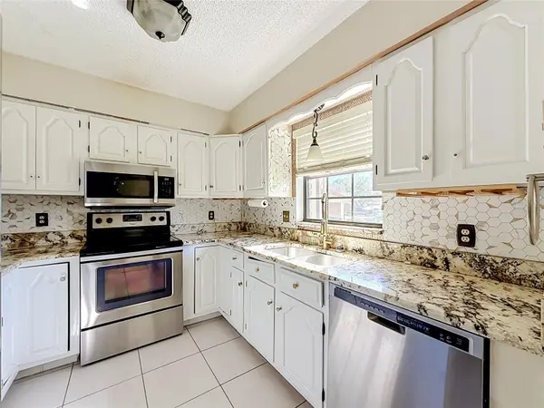 100 E OAK TERRACE DR #C1, Leesburg, FL 34748