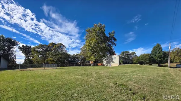 317 Red Bird CIR, St Clair, MO 63077