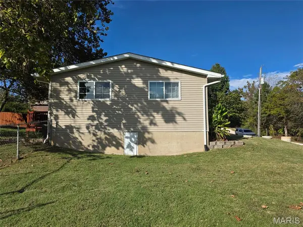 317 Red Bird CIR, St Clair, MO 63077