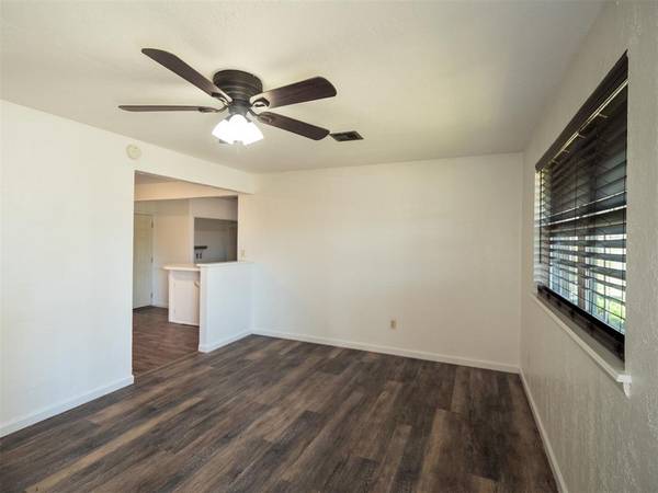 305 S Janeway AVE, Moore, OK 73160