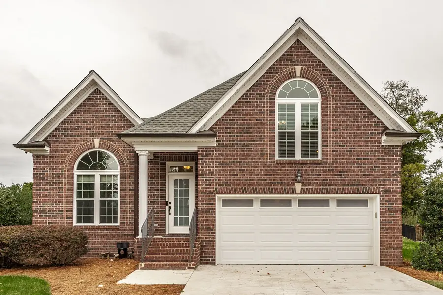 1158 Isaac Franklin Dr, Gallatin, TN 37066