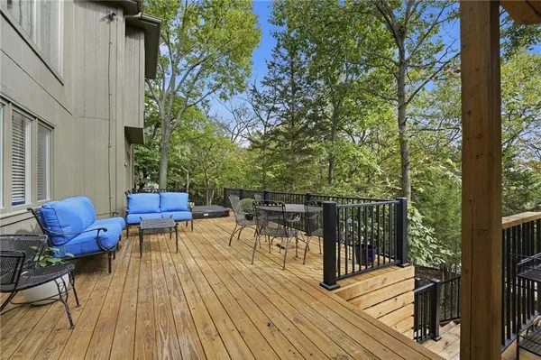 26263 W 111TH TER, Olathe, KS 66061