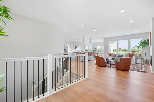 1212 SE Ranchland DR, Lee's Summit, MO 64081