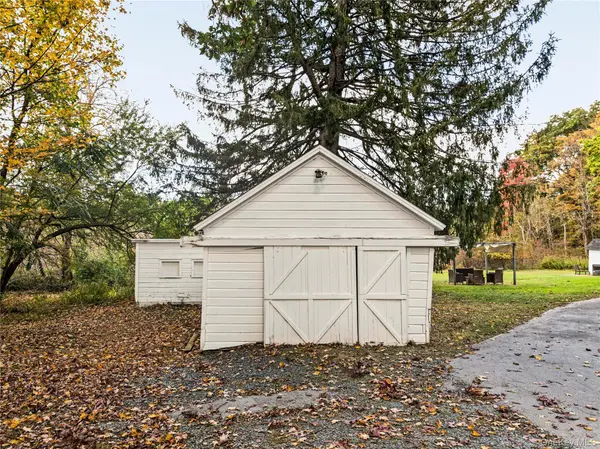 23 Frog ALY, Chatham, NY 12136