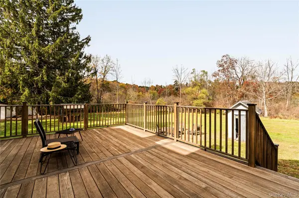 23 Frog ALY, Chatham, NY 12136