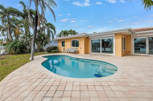 10128 YACHT CLUB DR, Treasure Island, FL 33706