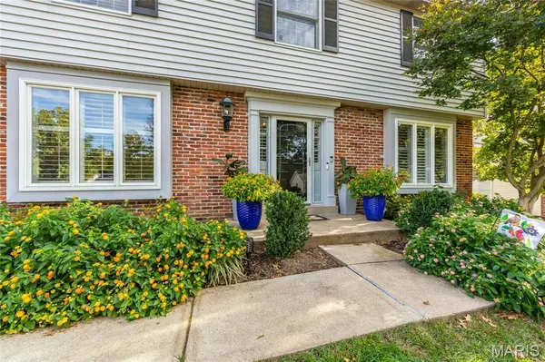 15610 Cedarmill DR, Chesterfield, MO 63017