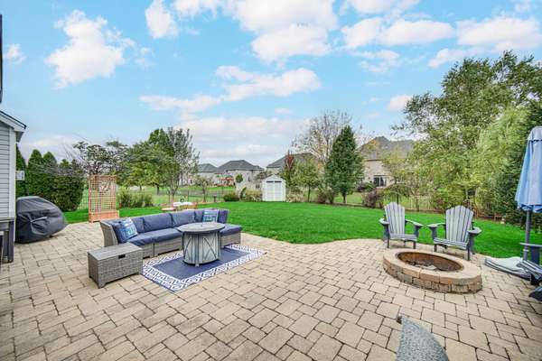 2431 Bauer RD, North Aurora, IL 60542