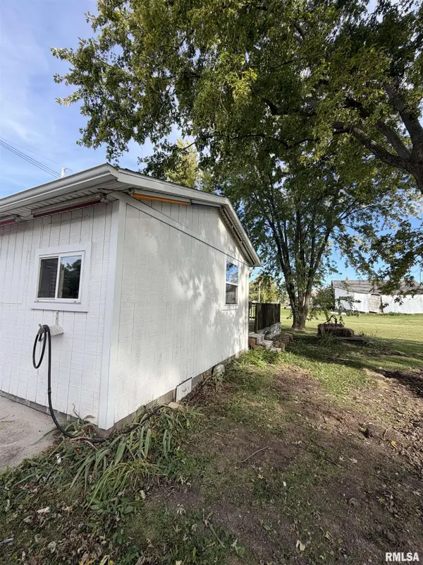 300 W MAIN ST, Bradford, IL 61421