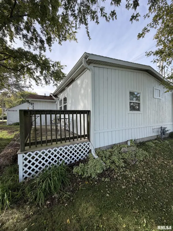 300 W MAIN ST, Bradford, IL 61421