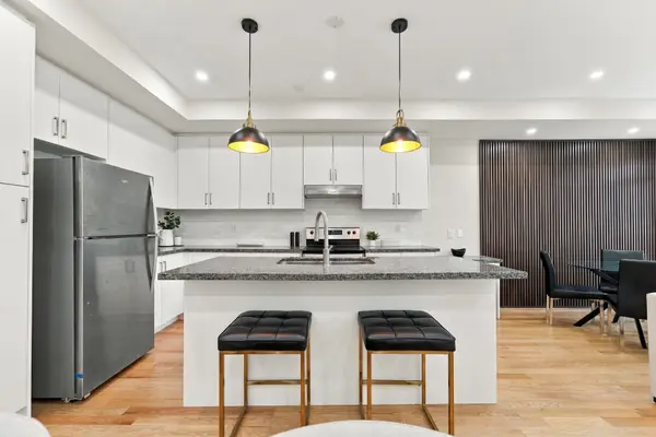 2076 Coppenwood Common, Burlington, ON L7P 0V8