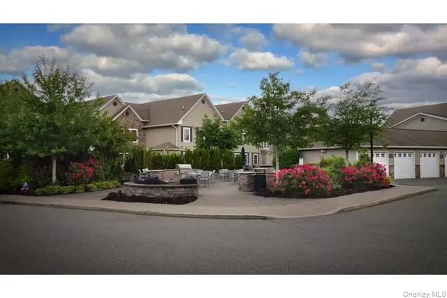 2207 Dolphin LN #2207, Holbrook, NY 11741
