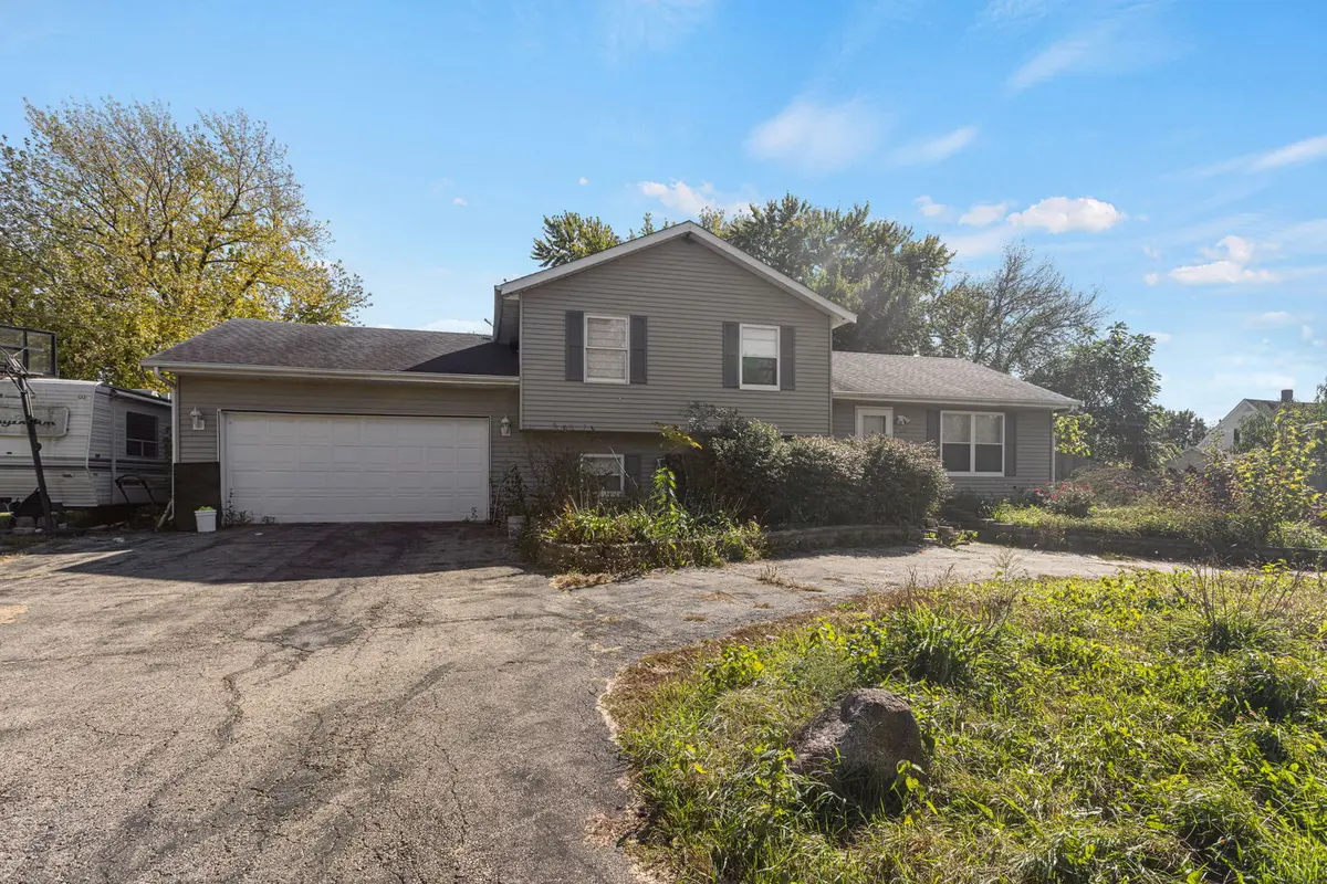 200 Dunlap ST, Harvard, IL 60033