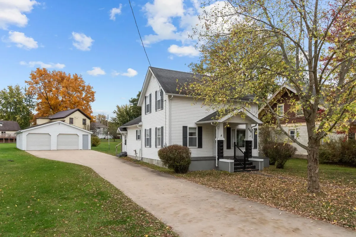 666 DEPOT ST, Manawa, WI 54949