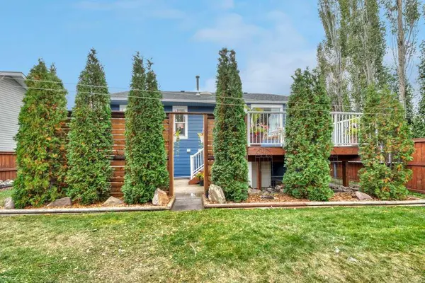 409 Strathford Bay, Strathmore, AB T1P 1N8