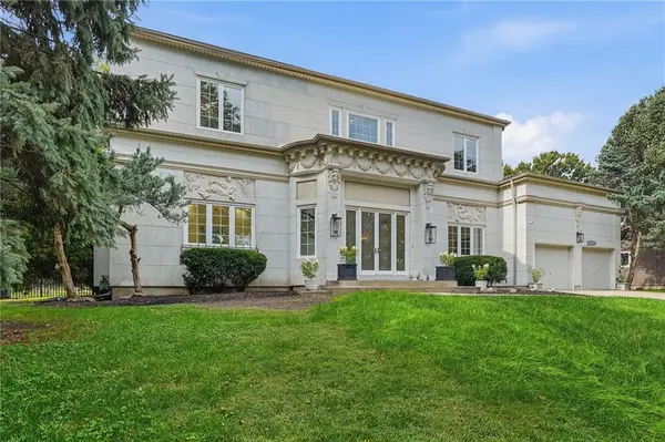11224 Rosewood ST, Leawood, KS 66211