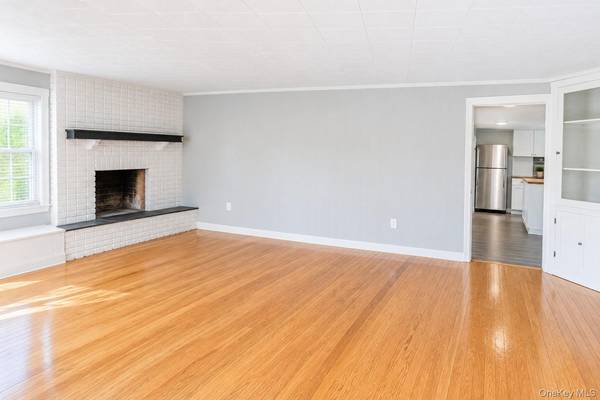 83 Hiddink ST, Sayville, NY 11782
