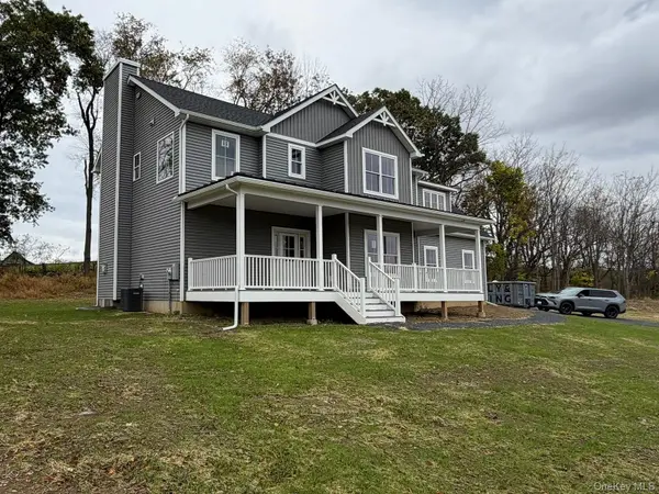 17 Sunset LN, New Hampton, NY 10958