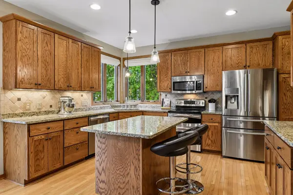 7990 Acorn CIR, Victoria, MN 55386