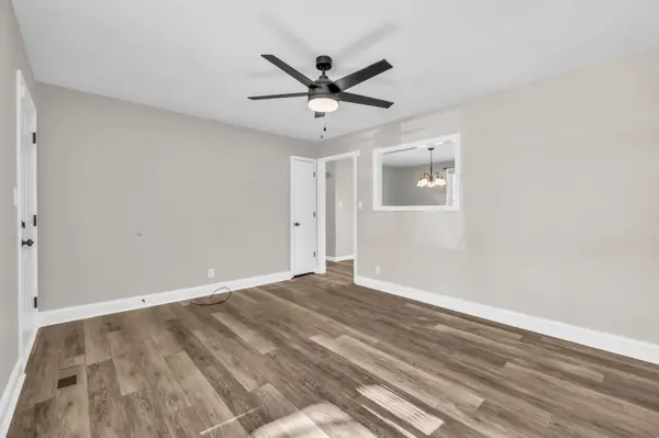 523 Jewel Dr, Clarksville, TN 37042