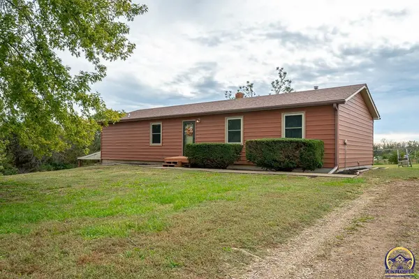 10879 90th St, Oskaloosa, KS 66066