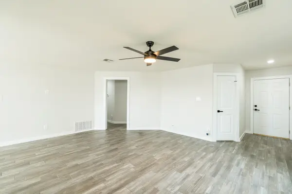 105 Sylvan ST, Hutto, TX 78634
