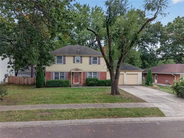 5701 W 97th TER, Overland Park, KS 66207