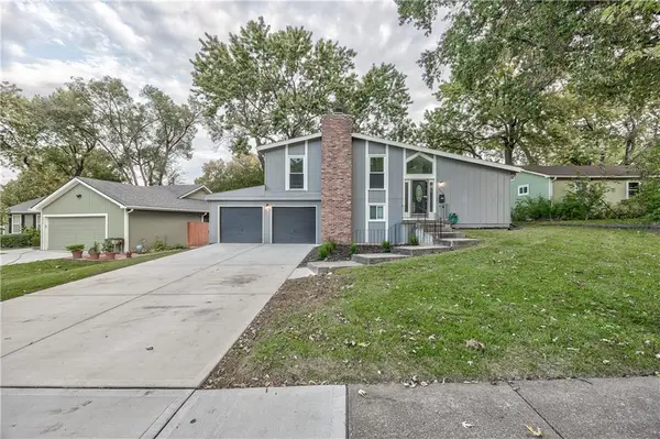 9400 W 83rd TER, Overland Park, KS 66212