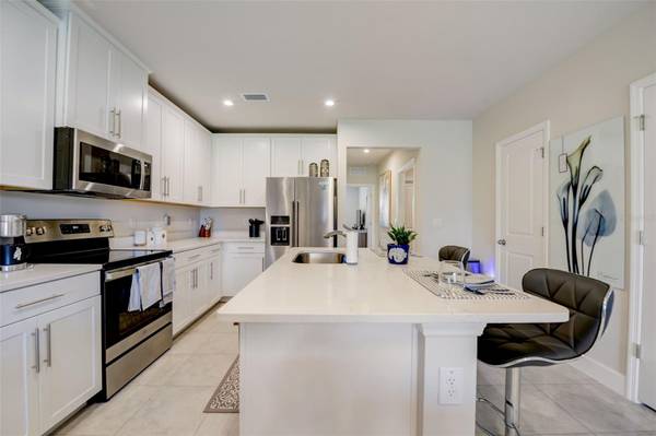 18027 TURNING LEAF CIR, Land O Lakes, FL 34638