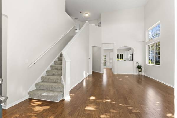 31605 Kline CIR, Warrenville, IL 60555