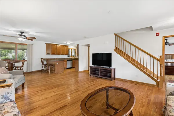 7024 Garden LN, Bridgeview, IL 60455