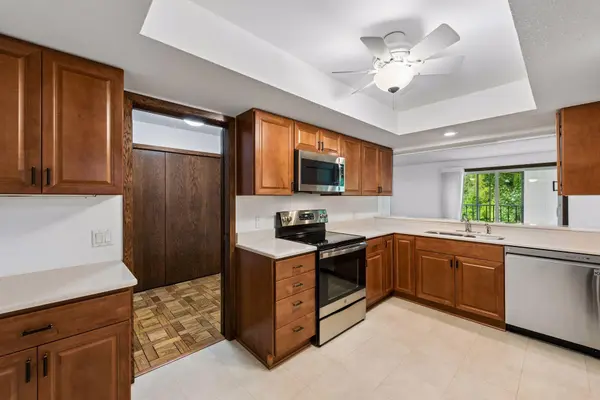 5601 Dewey Hill RD #210, Edina, MN 55439